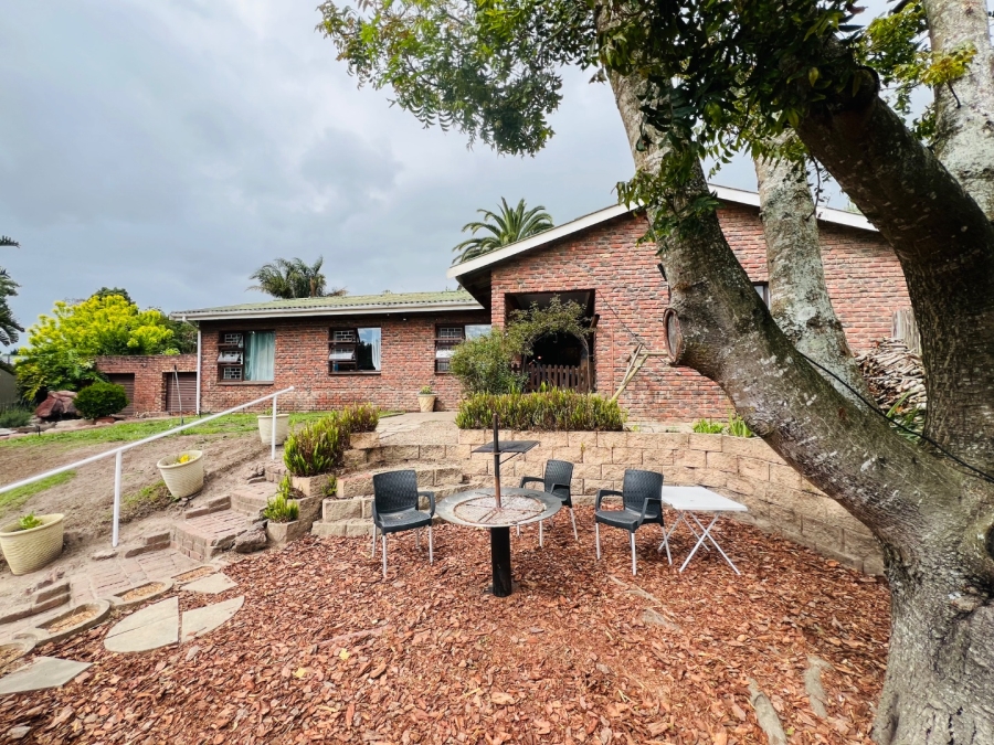 4 Bedroom Property for Sale in Twee Rivieren Western Cape